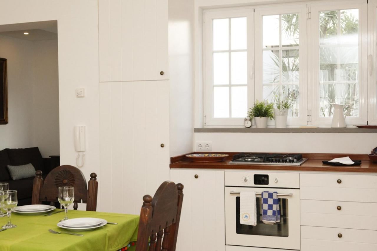 Cushy Apartment With Garden In エストリル エクステリア 写真