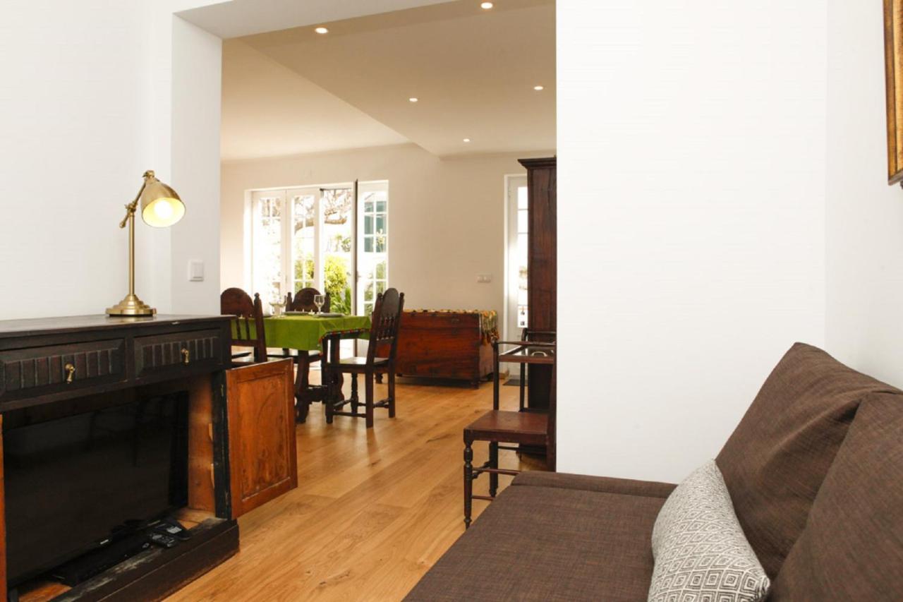 Cushy Apartment With Garden In エストリル エクステリア 写真