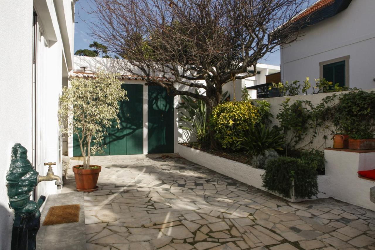 Cushy Apartment With Garden In エストリル エクステリア 写真